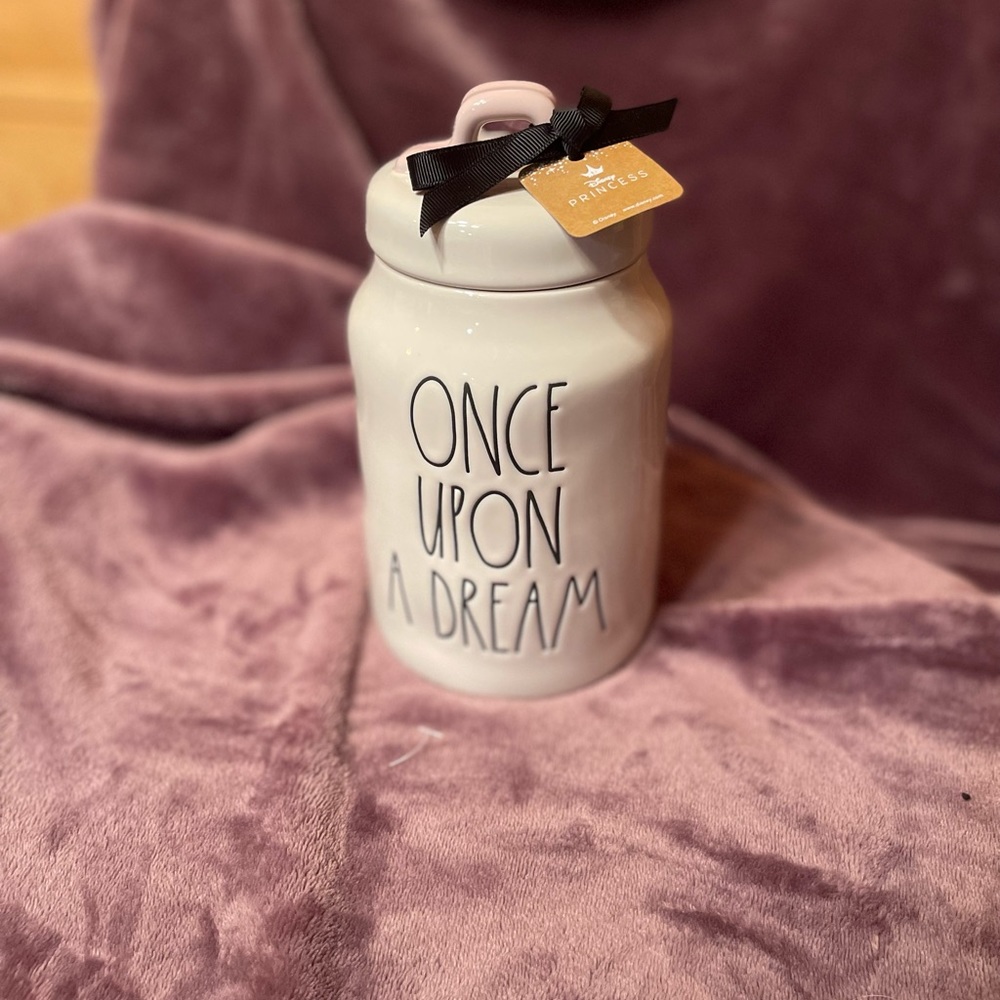 Rae Dunn Sleeping beauty canister 🤍🌸